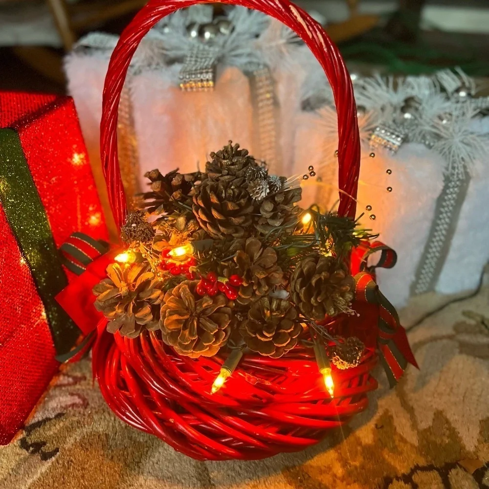Rare Vintage 1972 Christmas Pinecone Berries Light up Red Wicker Basket Decor